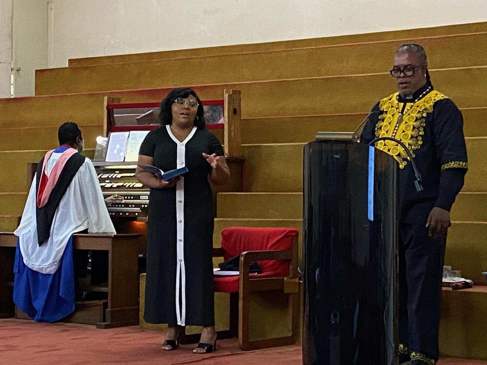 Minister Shannon McLeod and Rev. Eric A. Thomas at the front of the sanctuary during the anniversary service